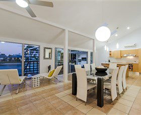 Kurrawa Cove At Vogue Holiday Homes - Tourism Brisbane 2