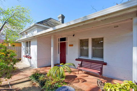 Relax On Regina - Brisbane Tourism 2