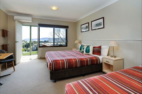 The Jindy Inn - Brisbane 4u 1