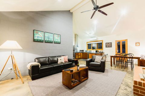 Alpine Edge Accommodation - Brisbane 4u 0