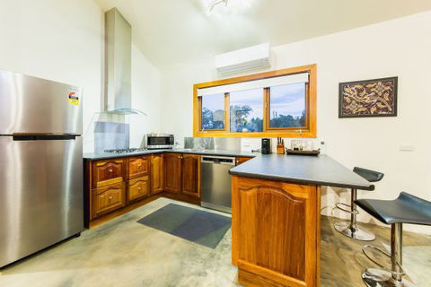 Alpine Edge Accommodation - Brisbane 4u 2