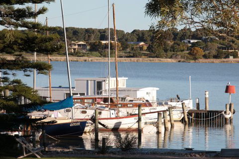 Boathouse - Birks Harbour - Brisbane 4u 5