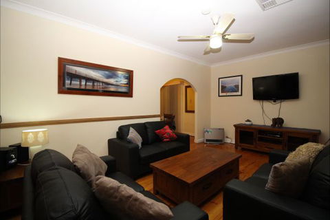 Christies Cottage For Holidays And Relocations. - Tourism Brisbane 2