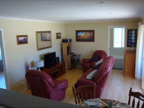 Christies Cottage For Holidays And Relocations. - Tourism Brisbane 24