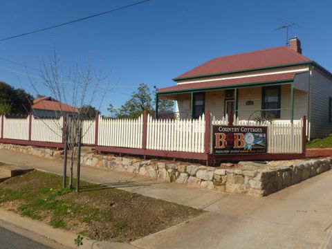 Country Cottages B&B - Brisbane 4u 1