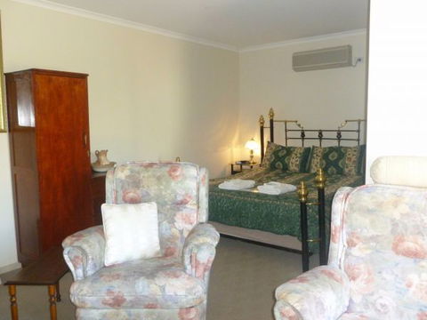 Country Cottages B&B - Brisbane 4u 6