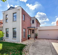 Phoenix House - Ballarat Townhouses - Tourism Brisbane