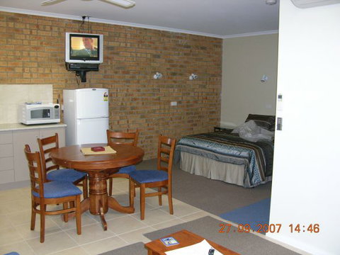Myrtleford Masonic Units - Tourism Brisbane 4