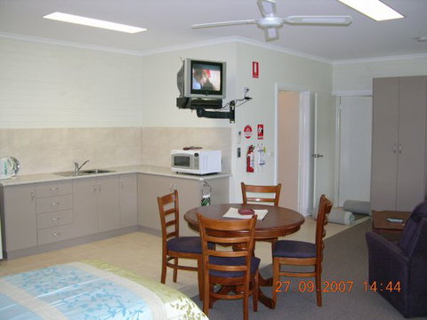 Myrtleford Masonic Units - Tourism Brisbane 5