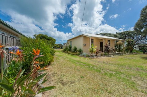Anderl's Beach Cottage - Tourism Brisbane 1