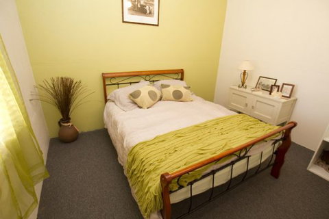Anderl's Beach Cottage - Tourism Brisbane 3