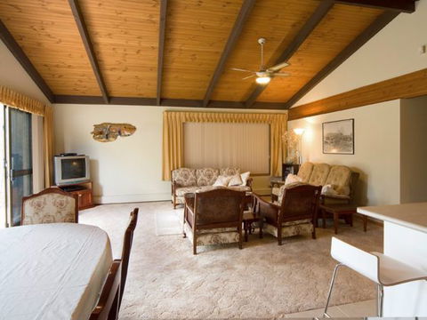 Chisholm Heights CBD Accommodation - Brisbane 4u 0