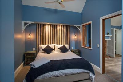 Oak Tree Lodge - Brisbane Tourism 0