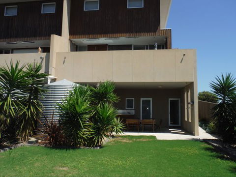 Relax At Tipara - Brisbane Tourism 3