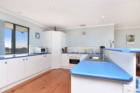 Ambergris - Brisbane 4u 1