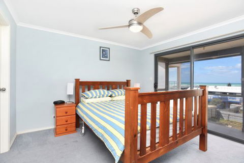 Ambergris - Brisbane 4u 5
