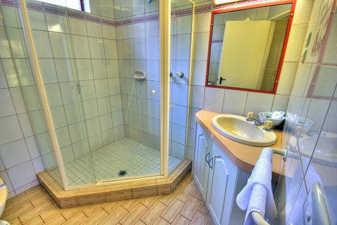 Lorne Coachman Inn - Tourism Brisbane 3