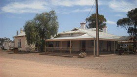 Kingoonya Hotel - Tourism Brisbane 1