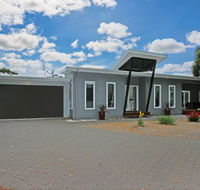 Poolside - Tourism Brisbane