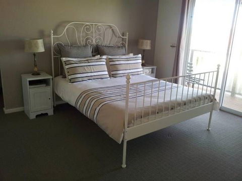 Annies Beach House - Brisbane 4u 1