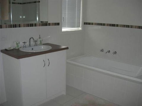 Annies Beach House - Brisbane 4u 4