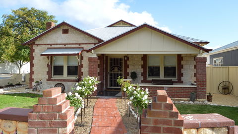 Two Cow Cottage Bed And Breakfast - Tourism Brisbane 0