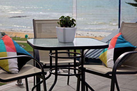 Penguin Beachfront Apartments - Tourism Brisbane 6