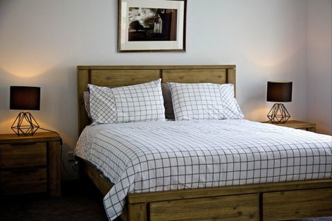 Penguin Beachfront Apartments - Tourism Brisbane 8