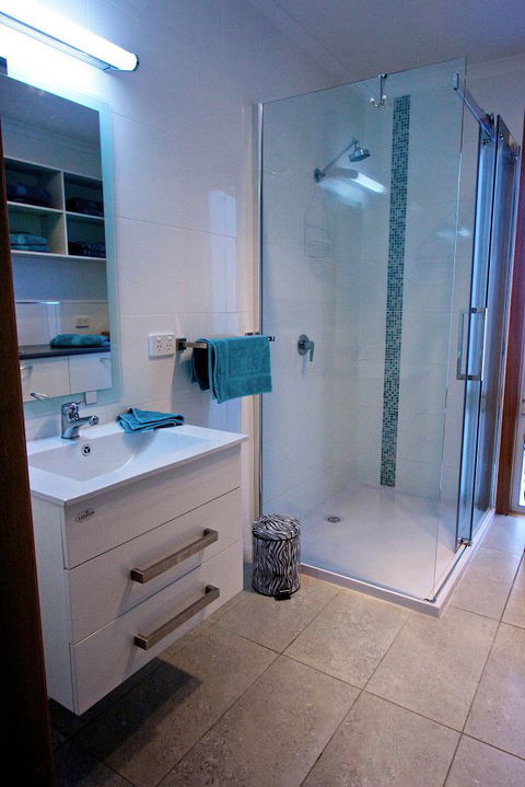 Penguin Beachfront Apartments - Tourism Brisbane 9
