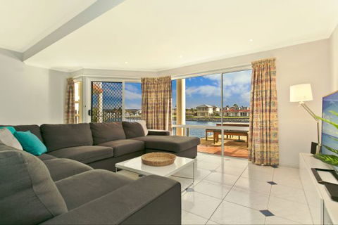 SALT Waterfront Apartment - Brisbane 4u 0