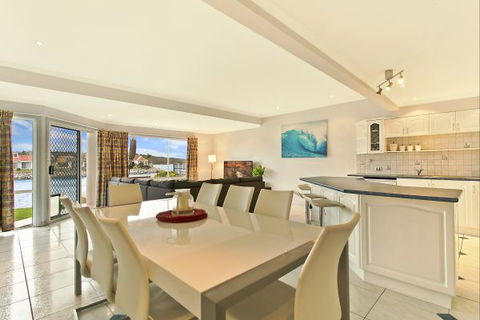 SALT Waterfront Apartment - Brisbane 4u 1