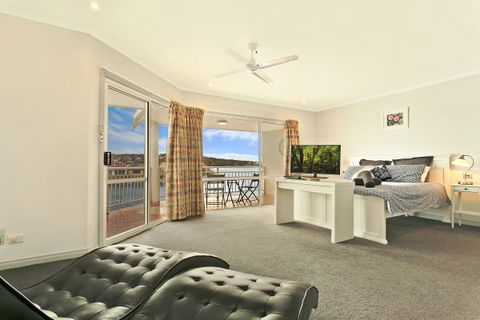 SALT Waterfront Apartment - Brisbane 4u 4