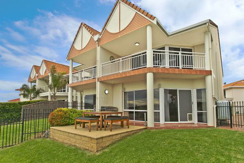 SALT Waterfront Apartment - Brisbane 4u 8
