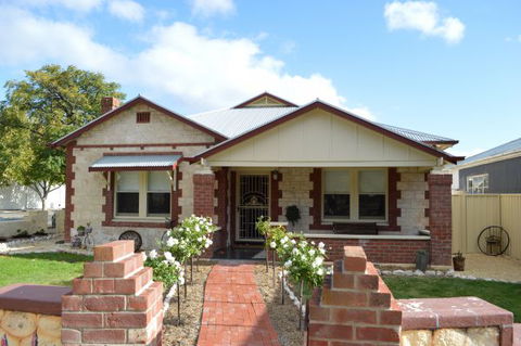 Two Cow Cottage Bed And Breakfast - Tourism Brisbane 1
