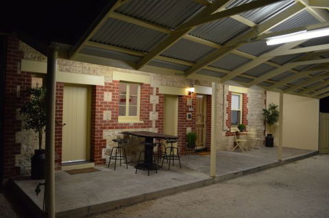 Two Cow Cottage Bed And Breakfast - Tourism Brisbane 3
