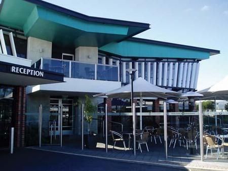 Highlander Hotel Bar Kitchen Rooftop - Tourism Brisbane 0