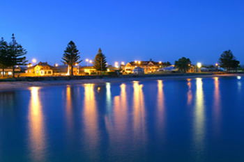 Seabreeze Hotel - Tourism Brisbane 0
