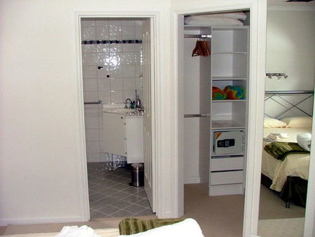 Tasman Beachside Apartments - Brisbane 4u 1
