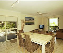 Adrift At Byron Bay - Brisbane 4u 0