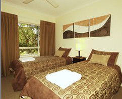 Adrift At Byron Bay - Brisbane 4u 5