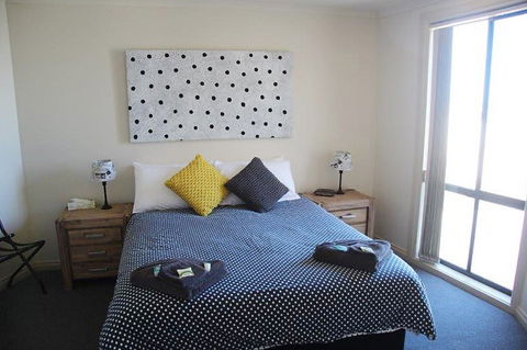 Cliff House Beachfront Villas - Tourism Brisbane 0