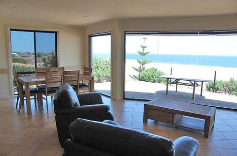 Cliff House Beachfront Villas - Tourism Brisbane 1