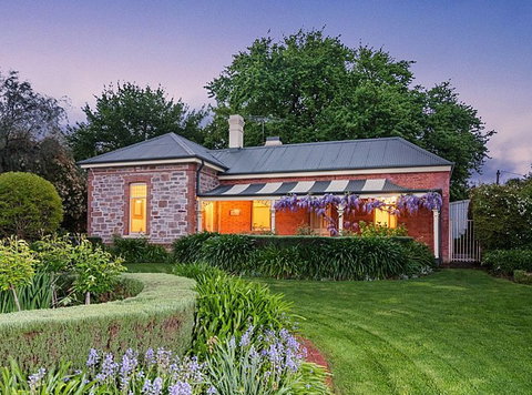 Dumas House - Tourism Brisbane 1