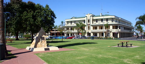 Renmark Hotel/Motel & Function Centre - Brisbane Tourism 8