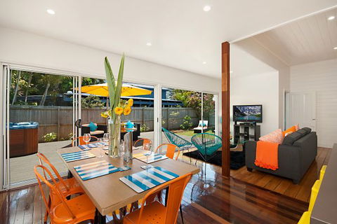 Aaloka Bay - Brisbane 4u 1