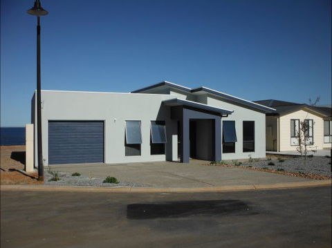 Coastal Getaway - Tourism Brisbane 0