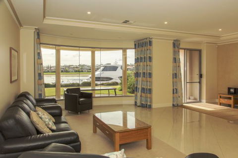 Monterey Waters 27B - Brisbane 4u 0