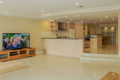 Monterey Waters 27B - Brisbane 4u 1