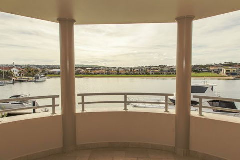 Monterey Waters 27B - Brisbane 4u 5