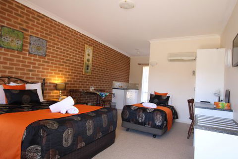 Top Of The Town Motor Inn Yackandandah - Brisbane 4u 7